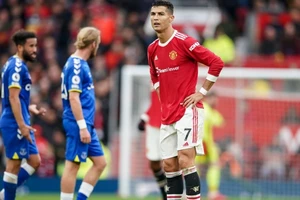 Ronaldo bị phê phán chơi bóng ích kỷ