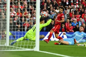 Salah đòi Liverpool tăng lương khủng, dọa sẽ đầu quân cho PSG