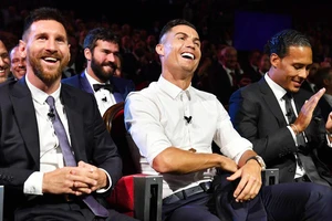 Ronaldo lại phá kỷ lục khó tin của Messi chỉ sau 24 giờ