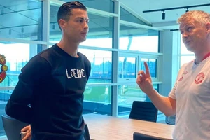 Bị nói nặng, Ronaldo chọn ngôi sao trăm triệu euro giúp HLV Solskjaer giữ ghế