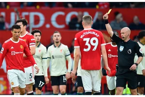 Ronaldo, thẻ vàng và bức tâm thư khổ nhục