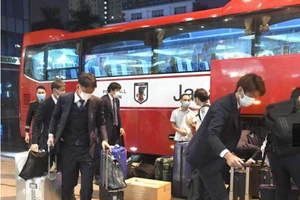 Chuyến bay gặp sự cố, 11 tuyển thủ Nhật trễ hẹn ở Hà Nội