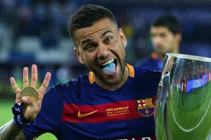 Tâm thư cảm động của lão tướng Alves và mức lương không tưởng ở Barca