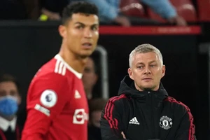 Phản ứng của Ronaldo là lời cảnh báo mạnh mẽ cho HLV Solskjaer