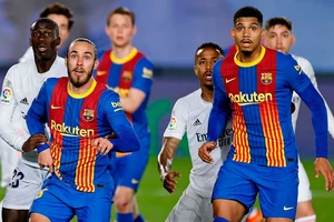 Barca rối trong phòng thay đồ, Xavi tái hiện tiki-taka