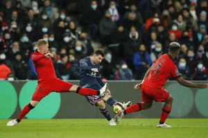 Bóng vàng Messi tịt ngòi, Pochettino bảo vệ trò cưng