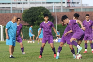 Ông Park ‘bắt giò’ Malaysia trong trận thắng đậm Lào 4-0