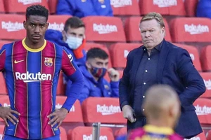 Sao cũ Barca lục đục với thầy trong phòng thay đồ