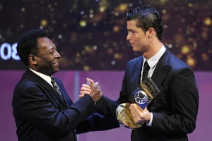 Ronaldo chúc vua bóng đá Pele: 'Hãy mạnh mẽ lên'