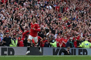 Vì sao Ronaldo không đầu quân cho đối thủ của MU?