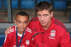 ‘Tôi thà giải nghệ còn hơn chơi bóng cho MU’