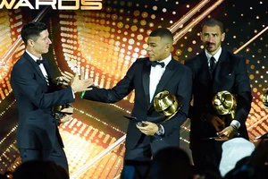 Mbappe xuất sắc đánh bại Ronaldo và Messi 