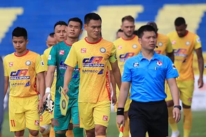 Bình Định có 19 cầu thủ nhiễm COVID-19, hoãn trận Hà Nội - Thanh Hóa