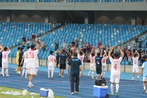 ‘Lửa’ COVID-19 thử vàng bóng đá Việt Nam