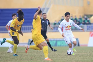 Đội bóng của bầu Đức sa sút lạ lùng