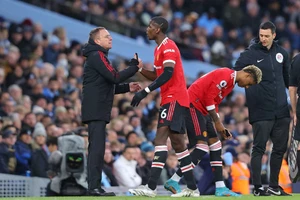 Trận derby đáng xấu hổ và không thể tha thứ của MU