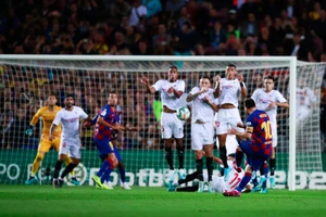 Đồng đội cũ tiết lộ chuyện kỳ lạ về Messi