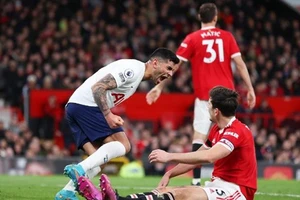 Đồng nghiệp chế nhạo Maguire lên tiếng