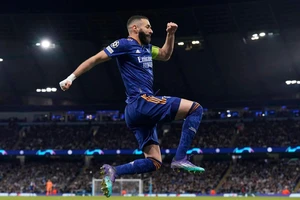 Messi bị chân sút người Pháp qua mặt