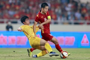 U-23 Thái Lan về nước, HLV Polking xin lỗi người hâm mộ