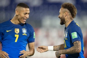 PSG săn lùng Richarlison, cho ra rìa đàn anh Neymar