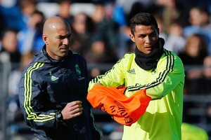 Zidane thừa nhận Ronaldo giỏi hơn mình và cơ hội dẫn dắt Messi 