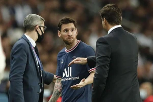 Messi gây rối phòng thay đồ PSG