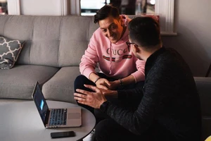 Ozil biến hình làm game thủ 