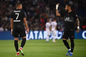 Mbappe không chấp nhận Neymar ở lại PSG