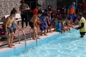 Quận 1 phổ cập bơi và chiêu sinh các lớp thể thao miễn phí