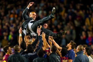 Bí ẩn đòn độc của Messi và Pique buộc Pep Guardiola rời khỏi CLB