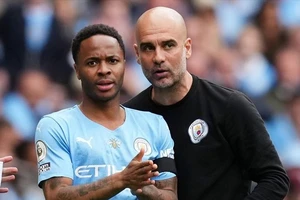 Sterling bị mắng dù... không làm gì