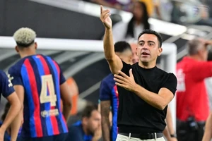 Xavi 'nổ lớn' khi giúp Barca đánh bại Real