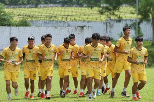 Bầu Đức chia quân cho Kon Tum quyết tâm lên hạng