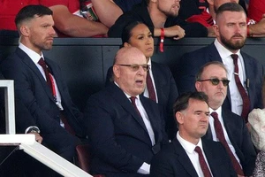 Cổ động viên tẩy chay nhà Glazer, không xem Man United đá với Liverpool 