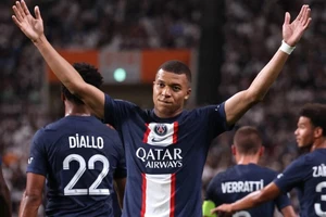 Cổ động viên PSG 'đập' Mbappe vì cái tôi quá lớn