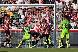 Man United đá bóng như đứa trẻ dưới 9 tuổi