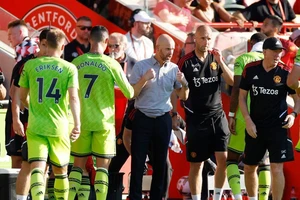 Ten Hag có nguy cơ trở thành HLV đầu tiên ở Premier League bị sa thải