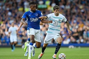 Man United điên cuồng mua sắm cầu thủ ở buổi chợ chiều