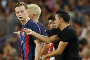 Nợ đầm đìa, Barcelona hành xử giống… mafia