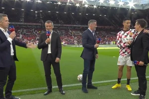 Ronaldo giận Ten Hag, hắt hủi huyền thoại Liverpool