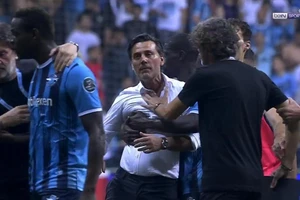 'Ngựa chứng nước Ý' Balotelli lại đòi đánh nhau với HLV