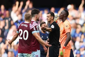 Chelsea bị cáo buộc mua chuộc trọng tài