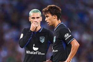 Man United ghi bàn khó khăn, tìm mua 'sao xịt'