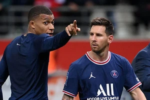 Sốc: Mbappe đòi qua Barca, không chung phòng với Messi
