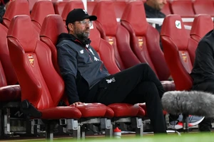 HLV Klopp suy sụp thú nhận Liverpool bít cửa tranh vô địch