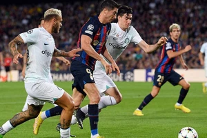 Barca lộ điểm yếu 'chết người'