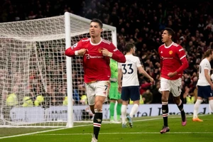 Tottenham chỉ thua Ronaldo, không ngán Man United