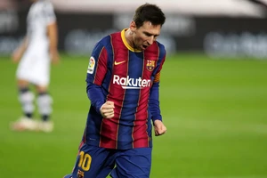 Messi vỡ mộng với Barca