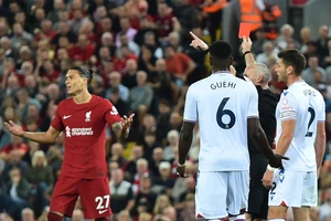 Những lời khuyên quý giá cho Nunez sau chiếc thẻ đỏ
